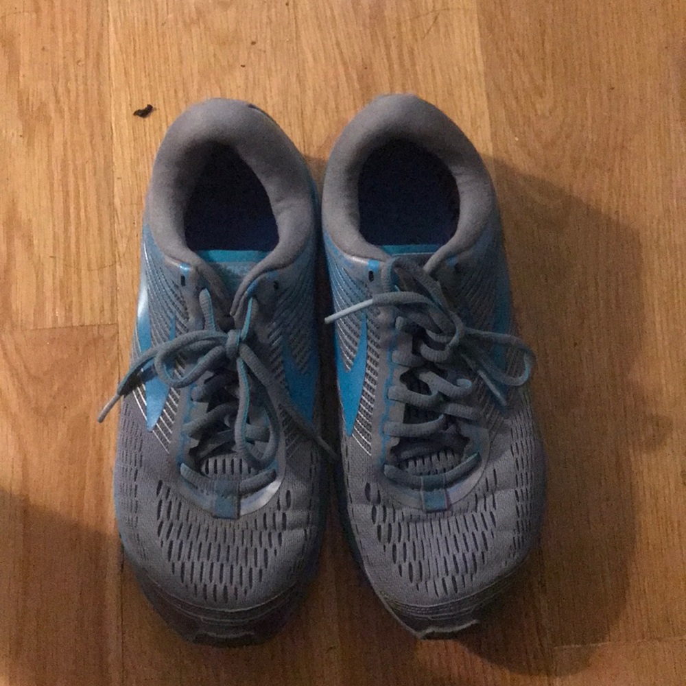BROOKS GHOST 10 running shoe in size 9 - worn once